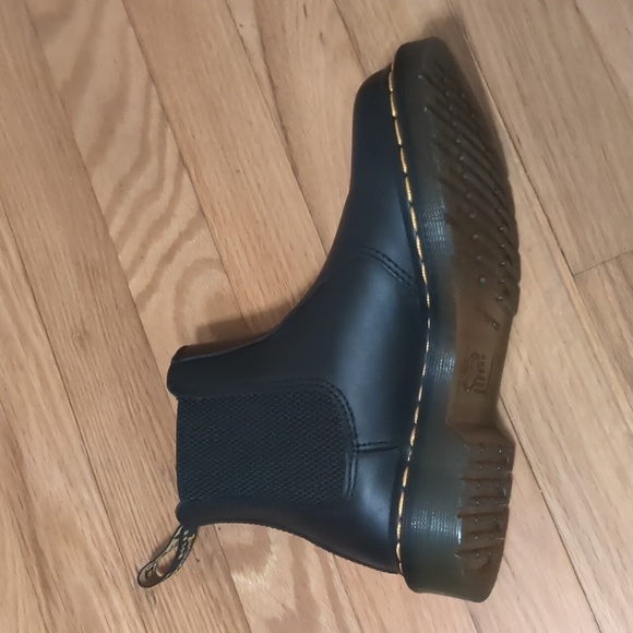 Dr. Marten's Airwalk Chelsea Boots Black Size 6 - Picture 2 of 4